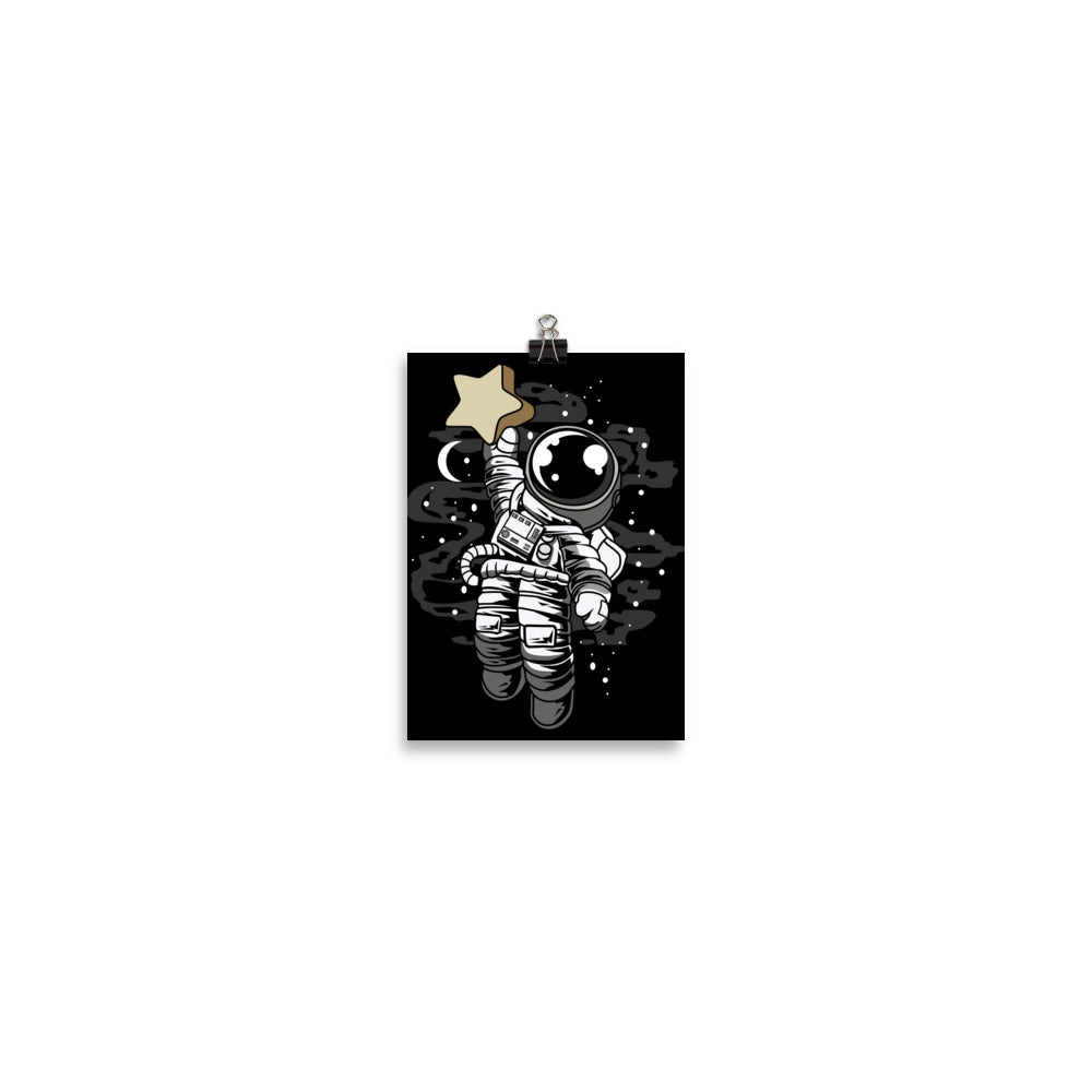 Astronaut Reach the Star - Matte Poster - 5 x 7